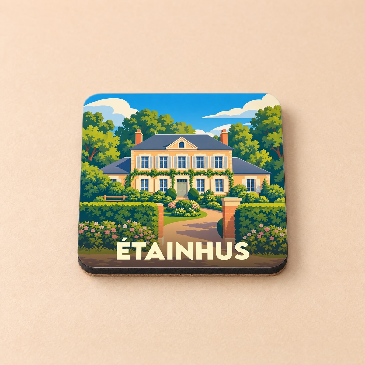 Dessous de verre souvenir de la ville d'Étainhus avec une illustration stylisée d'une maison de maître et son jardin.