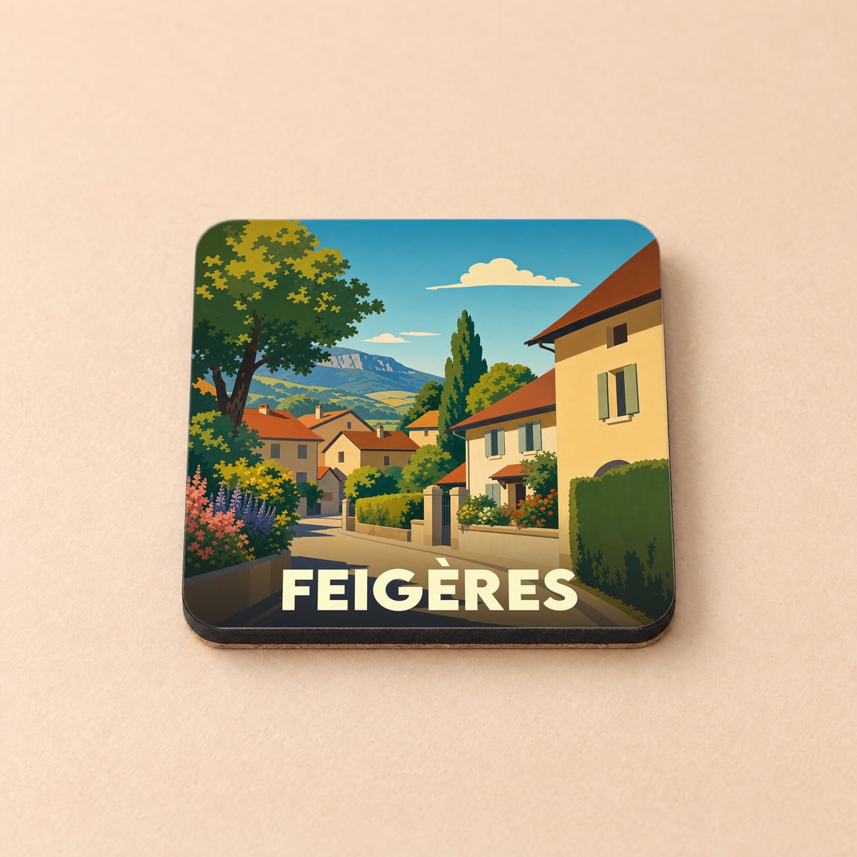 Dessous de verre souvenir de la ville de Feigères avec une illustration stylisée d'un village ensoleillé.