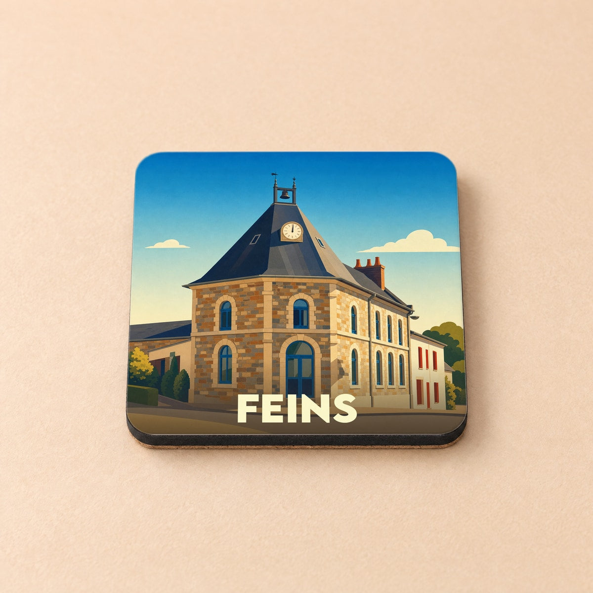Dessous de verre souvenir de la ville de Feins avec une illustration stylisée de sa mairie.
