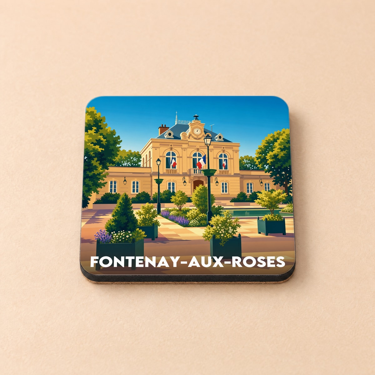 Dessous de verre souvenir de la ville de Fontenay-aux-Roses avec une illustration stylisée de son hôtel de ville fleuri.