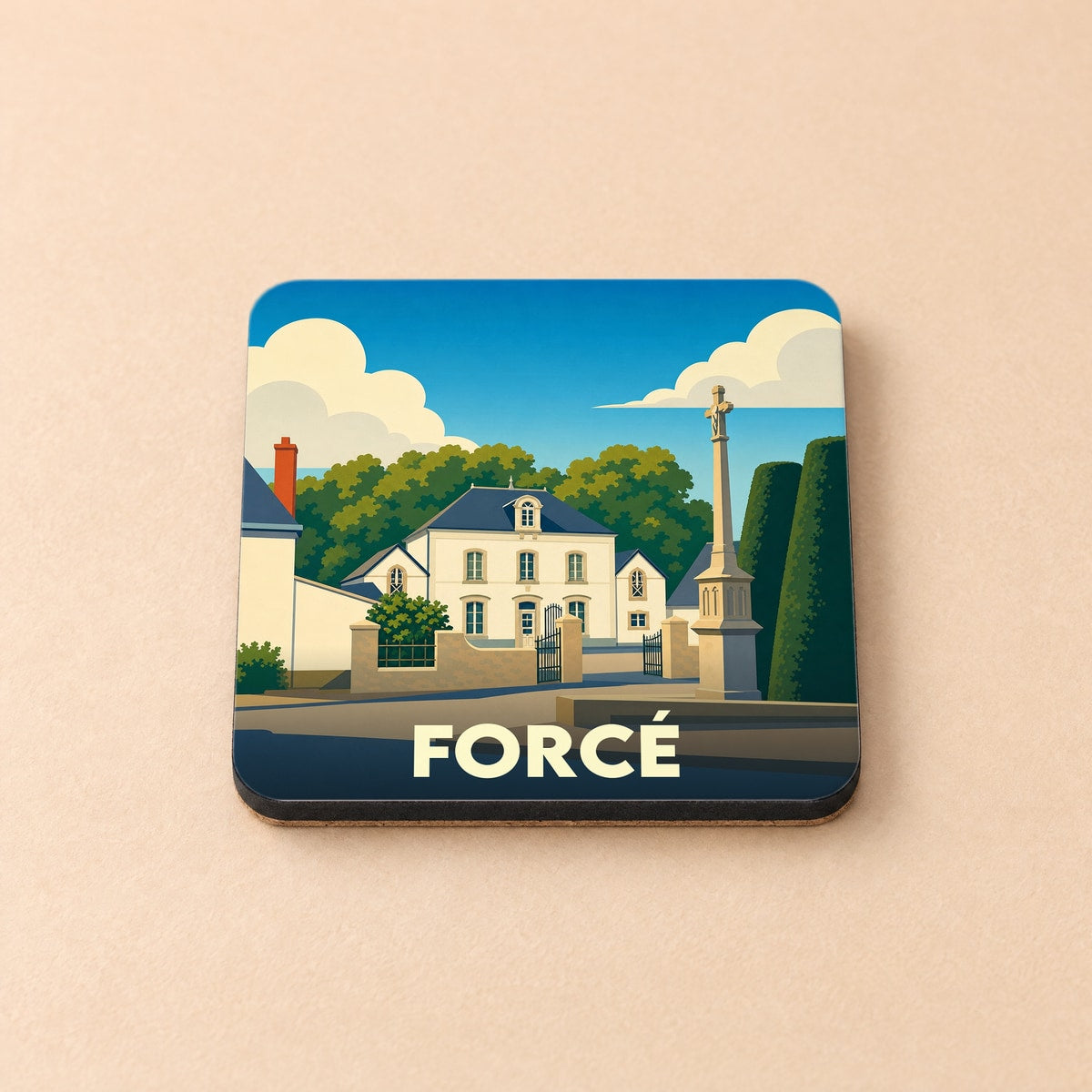 Dessous de verre souvenir de la ville de Forcé avec une illustration stylisée.