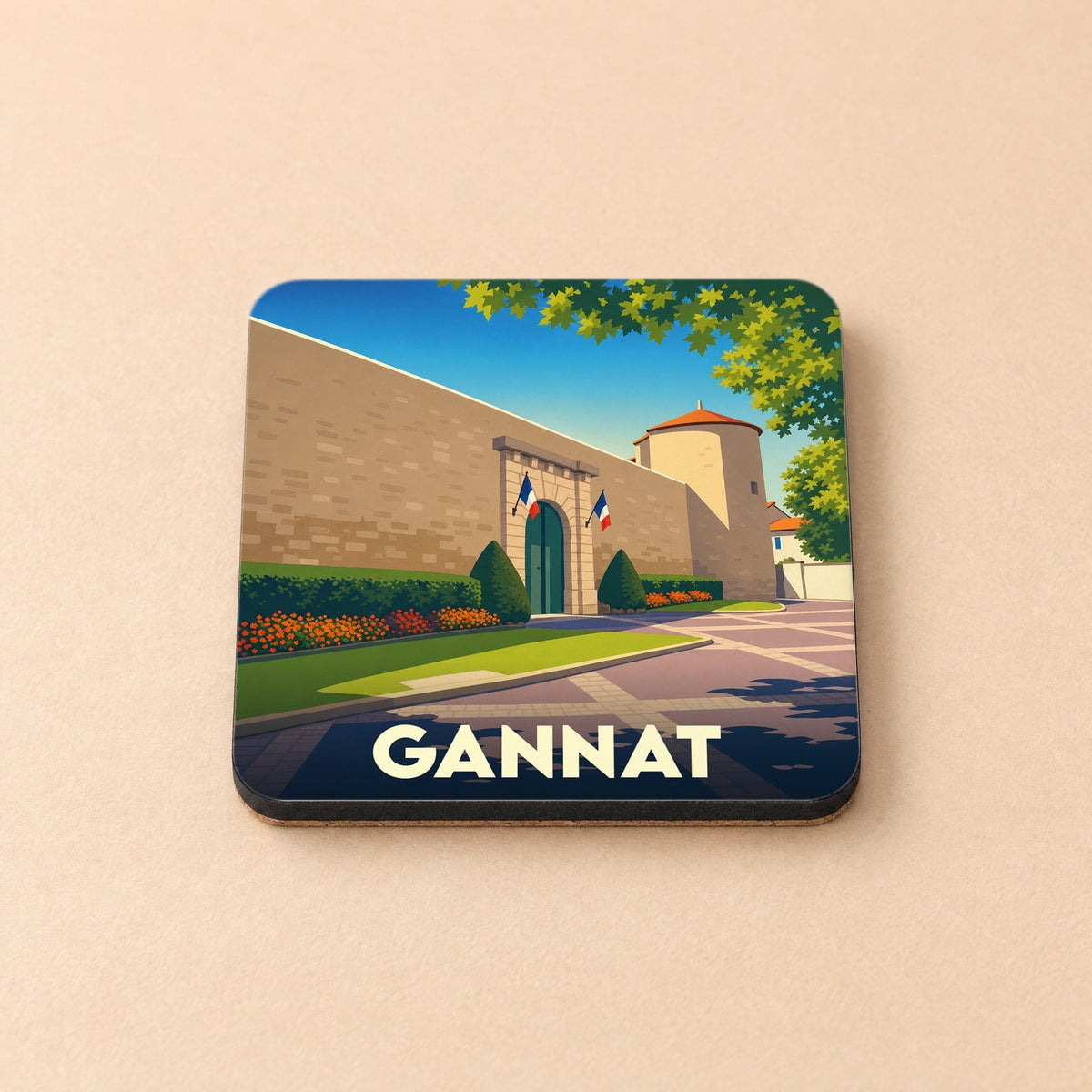 Dessous de verre souvenir de la ville de Gannat avec une illustration stylisée de son château.