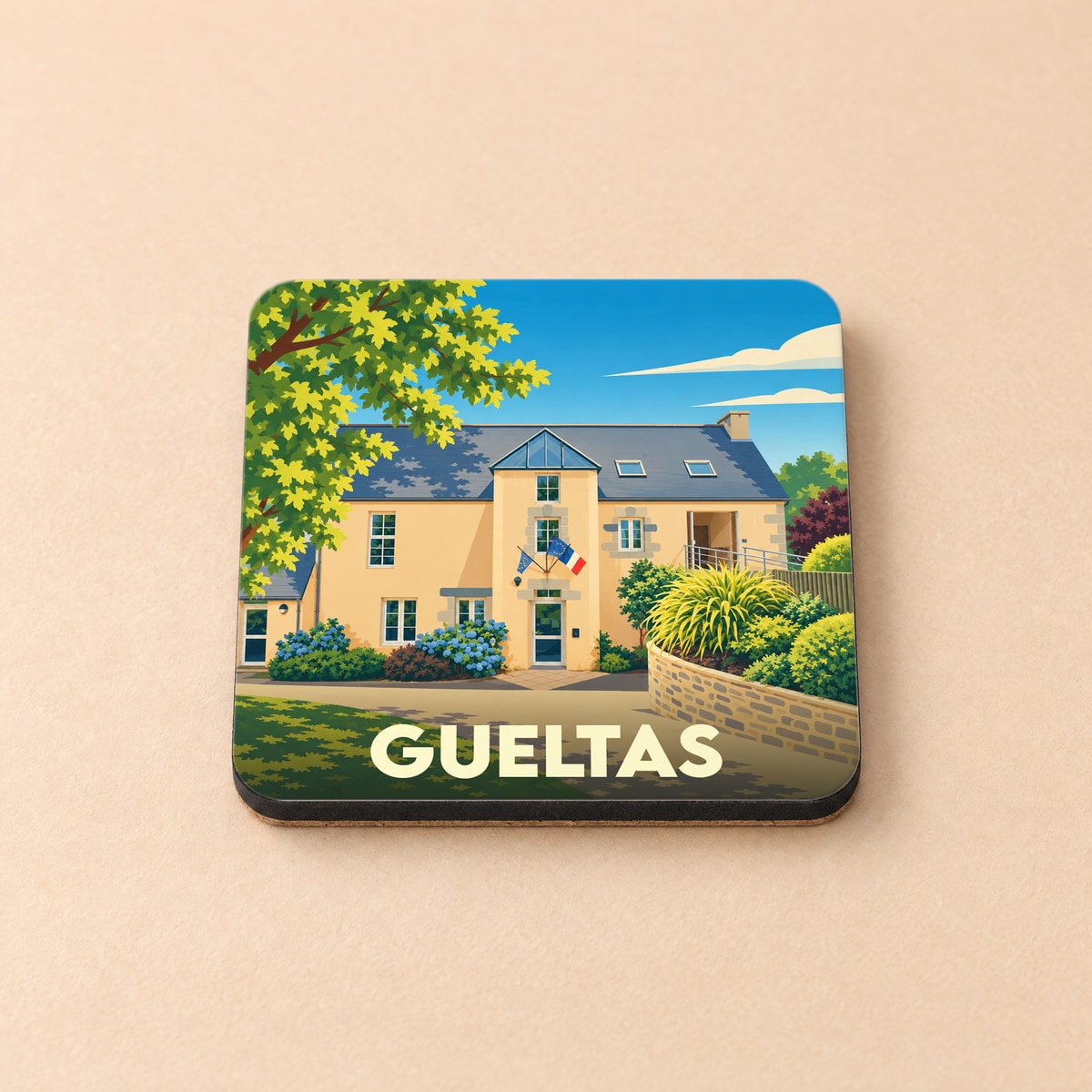 Dessous de verre souvenir de la ville de Gueltas avec une illustration stylisée.