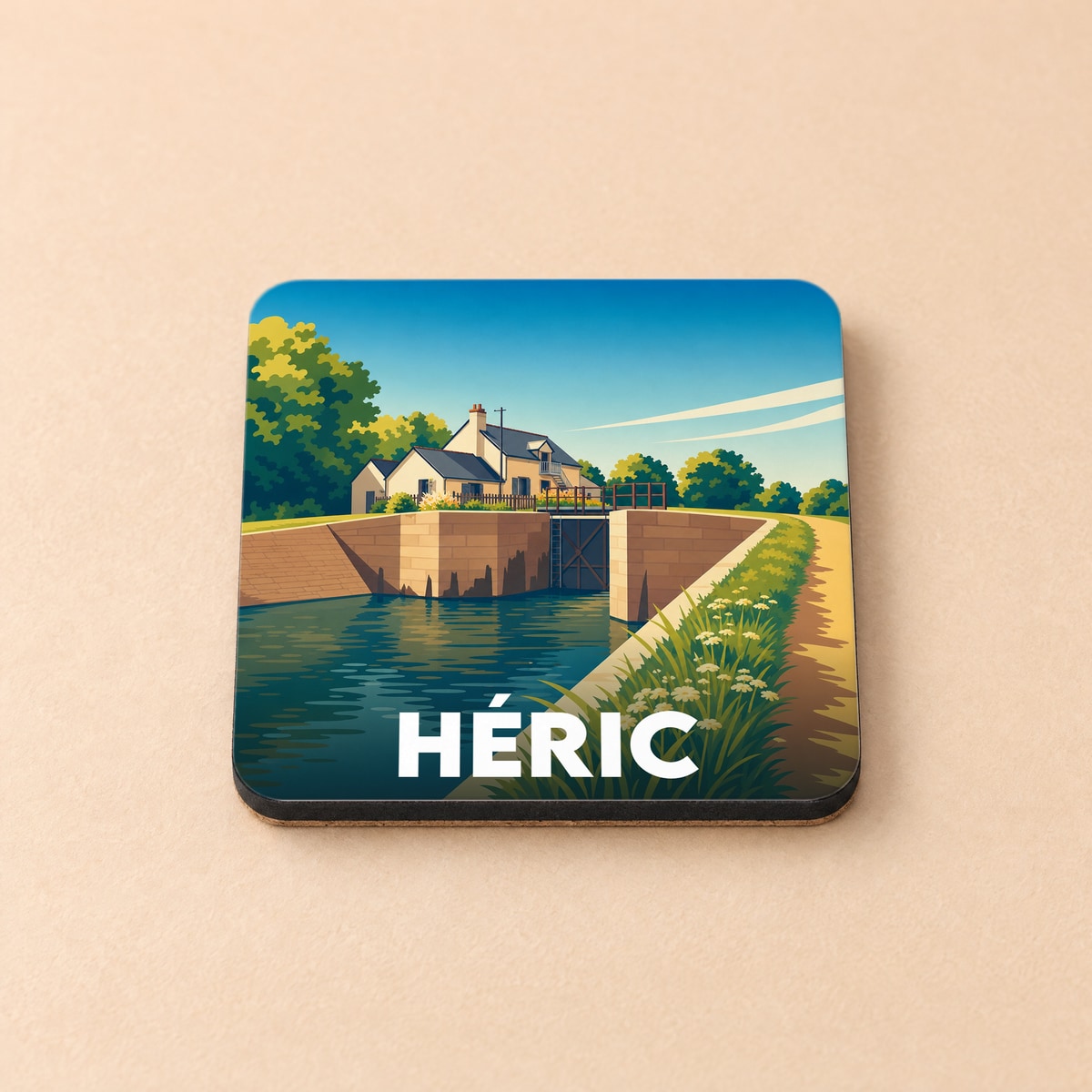 Dessous de verre souvenir de la ville de Héric avec une illustration stylisée d'une écluse sur le canal.