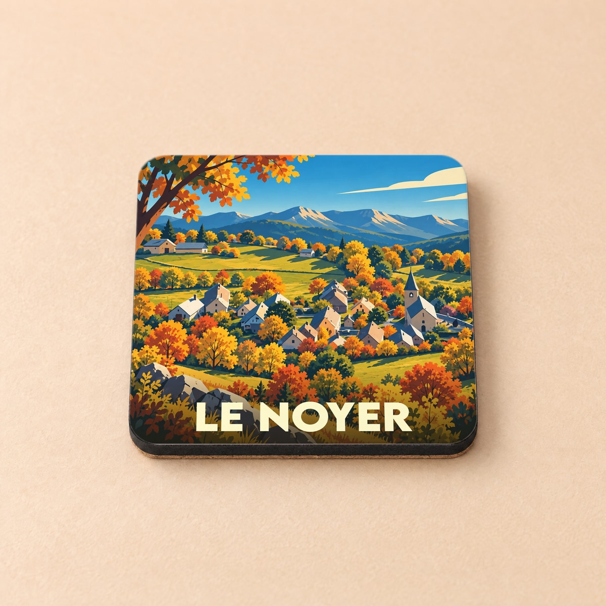 Dessous de verre souvenir de la ville de Le Noyer avec une illustration automnale stylisée.