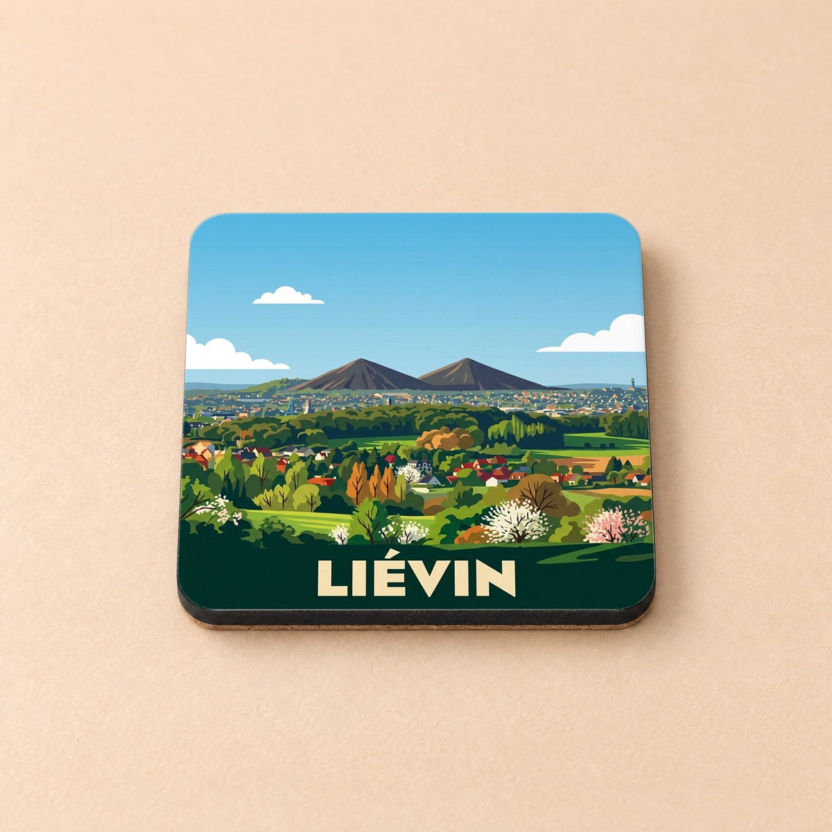 Dessous de verre souvenir de la ville de Liévin avec une illustration stylisée de son paysage et de ses terrils.