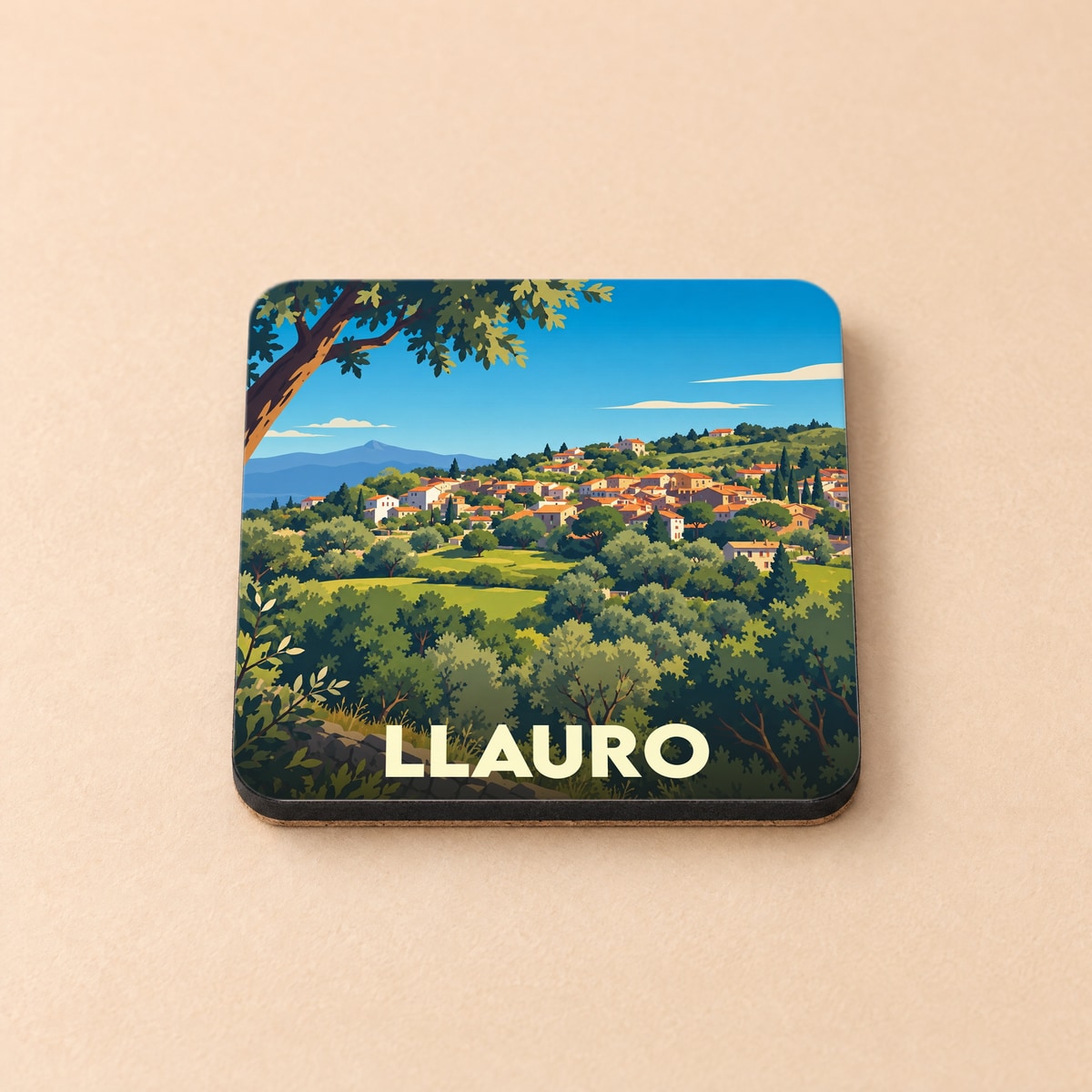 Dessous de verre souvenir de la ville de Llauro avec une illustration stylisée de son paysage vallonné.