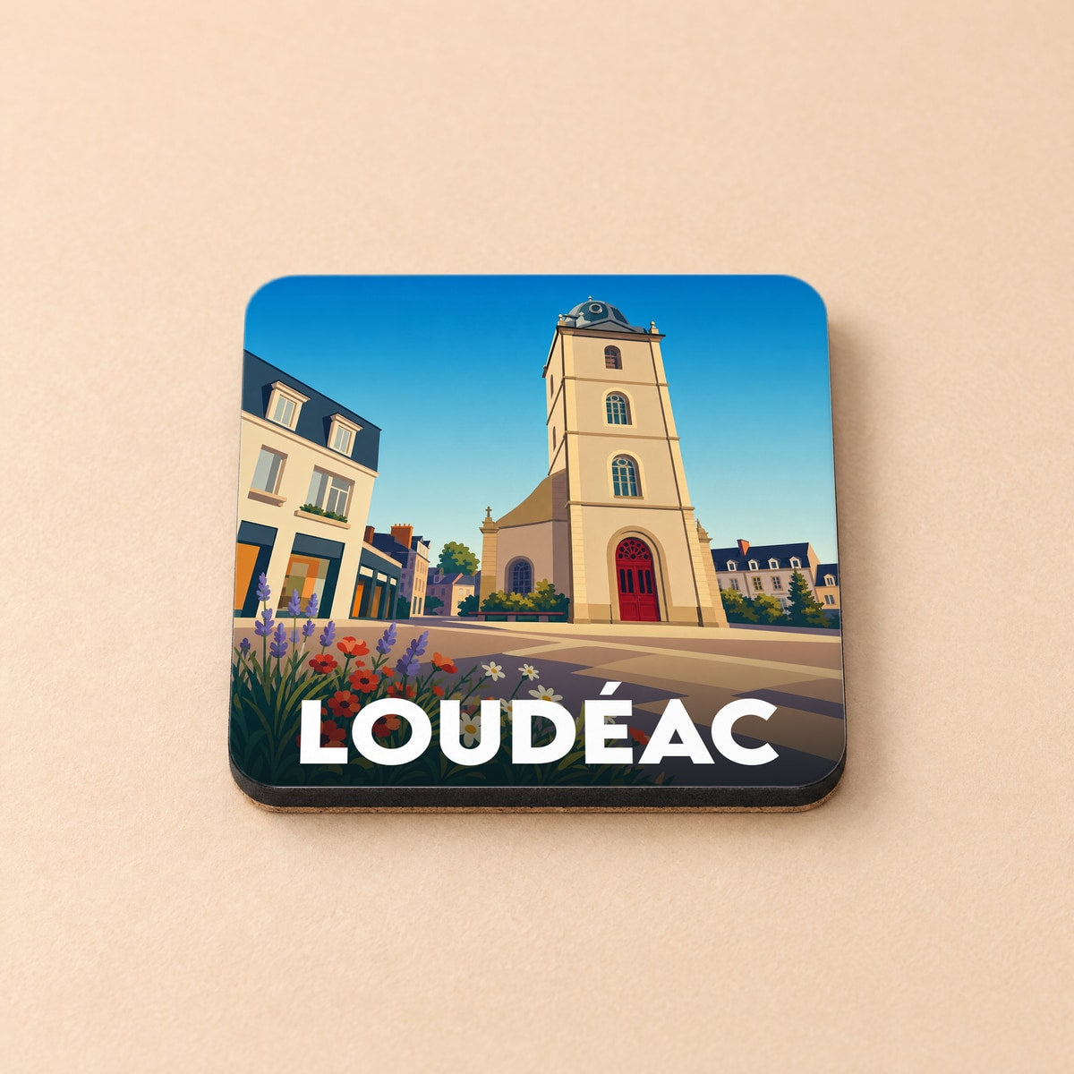 Dessous de verre souvenir de la ville de Loudéac avec une illustration stylisée de son église et de son centre-ville.