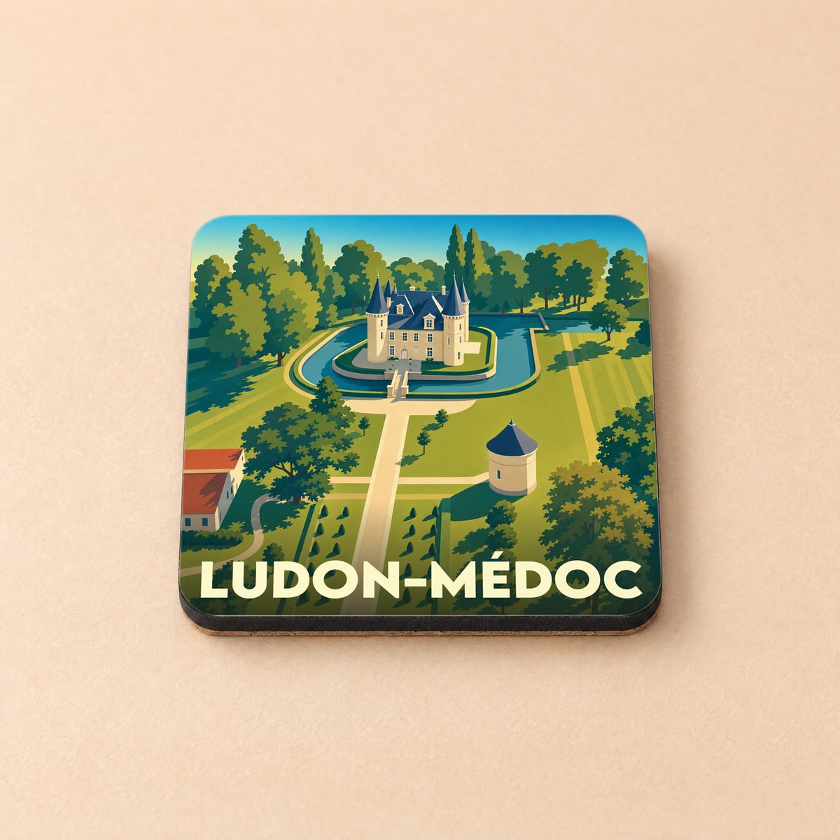 Dessous de verre souvenir de la ville de Ludon-Médoc avec une illustration stylisée d'un château entouré d'eau.