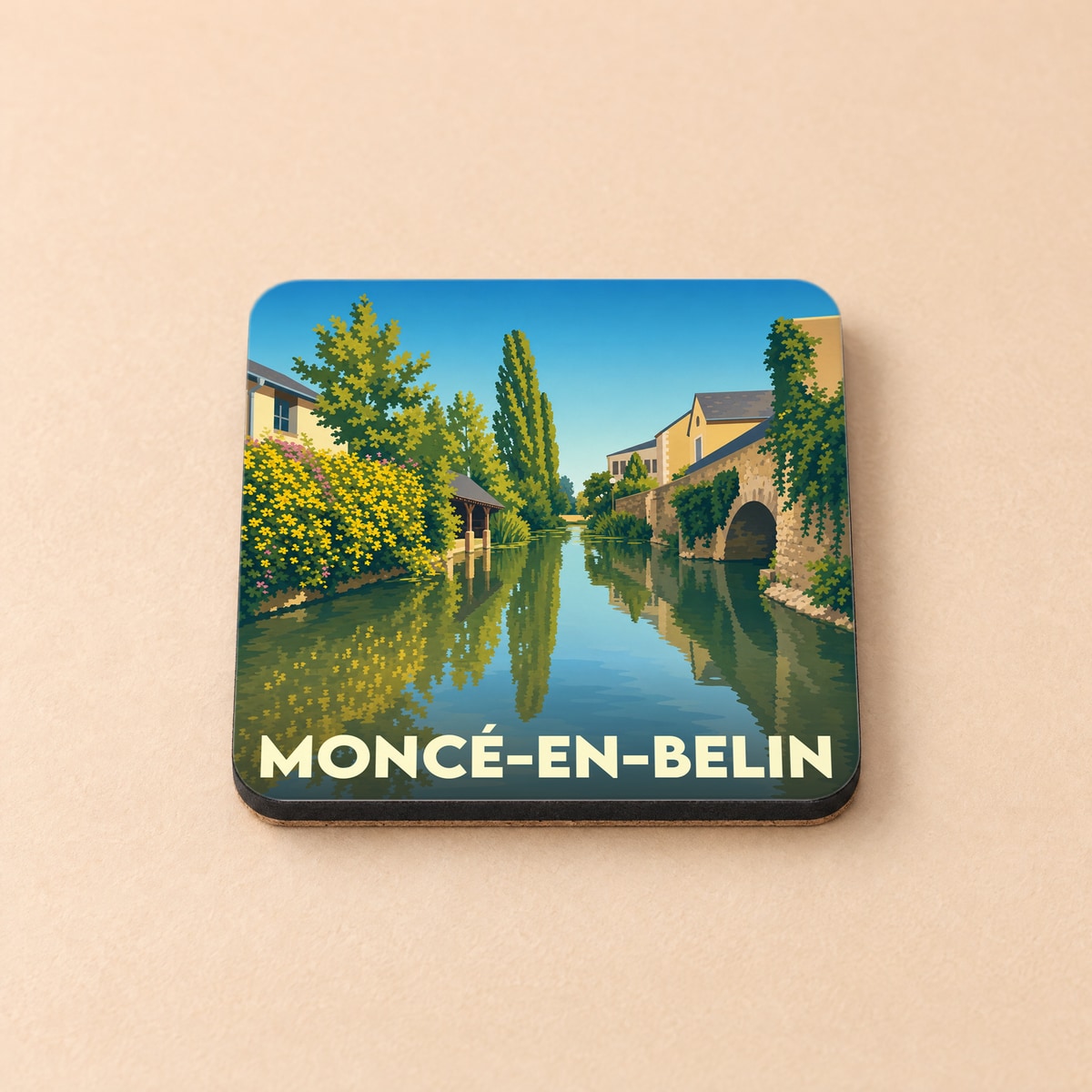 Dessous de verre souvenir de la ville de Moncé-en-Belin avec une illustration stylisée d'un canal.