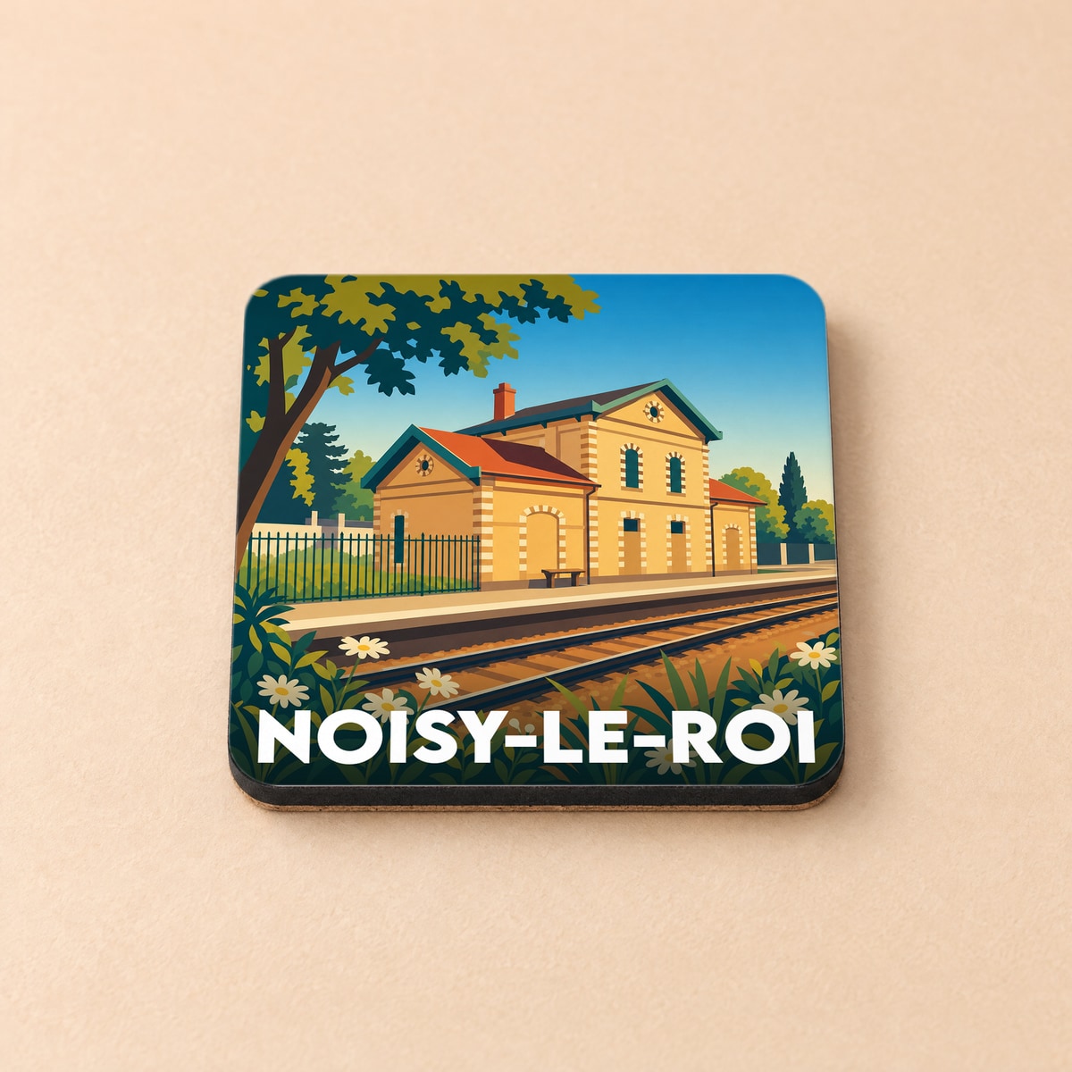 Dessous de verre souvenir de la ville de Noisy-le-Roi avec une illustration stylisée d'une gare.