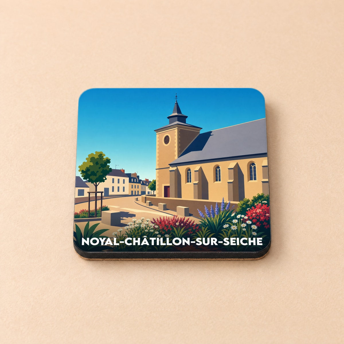Dessous de verre souvenir de la ville de Noyal-Châtillon-sur-Seiche avec une illustration stylisée de son église.