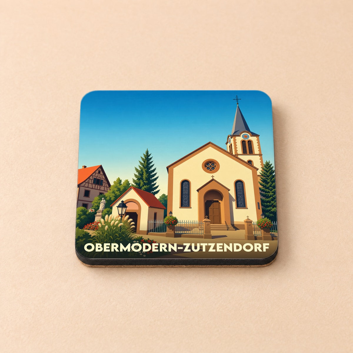 Dessous de verre souvenir de la ville d'Obermodern-Zutzendorf avec une illustration stylisée d'une église alsacienne.