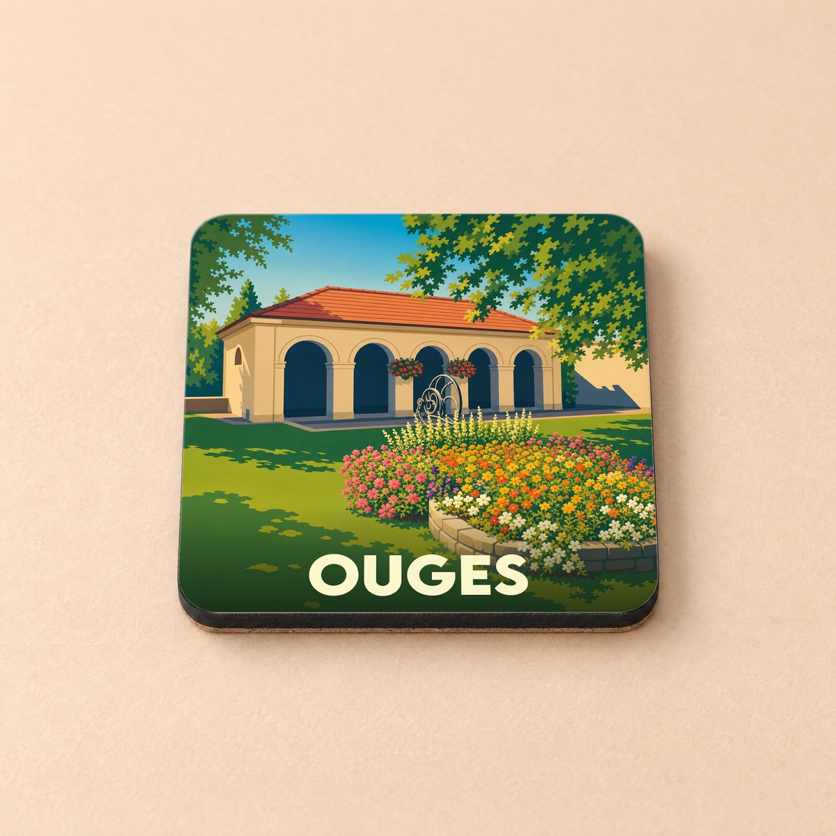 Dessous de verre souvenir de la ville de Ouges avec une illustration stylisée d'un bâtiment à arcades et d'un jardin fleuri.