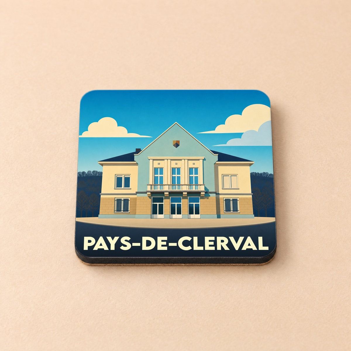 Dessous de verre souvenir de Pays-de-Clerval orné d'une illustration stylisée de sa mairie.