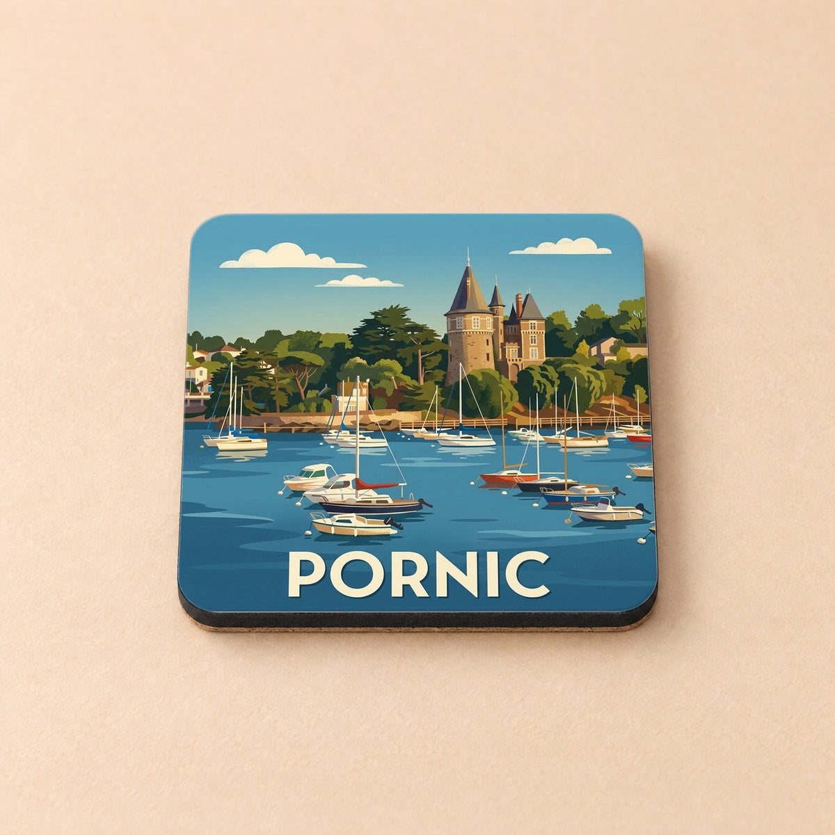 Dessous de verre souvenir de la ville de Pornic avec une illustration stylisée de son port et de son château.