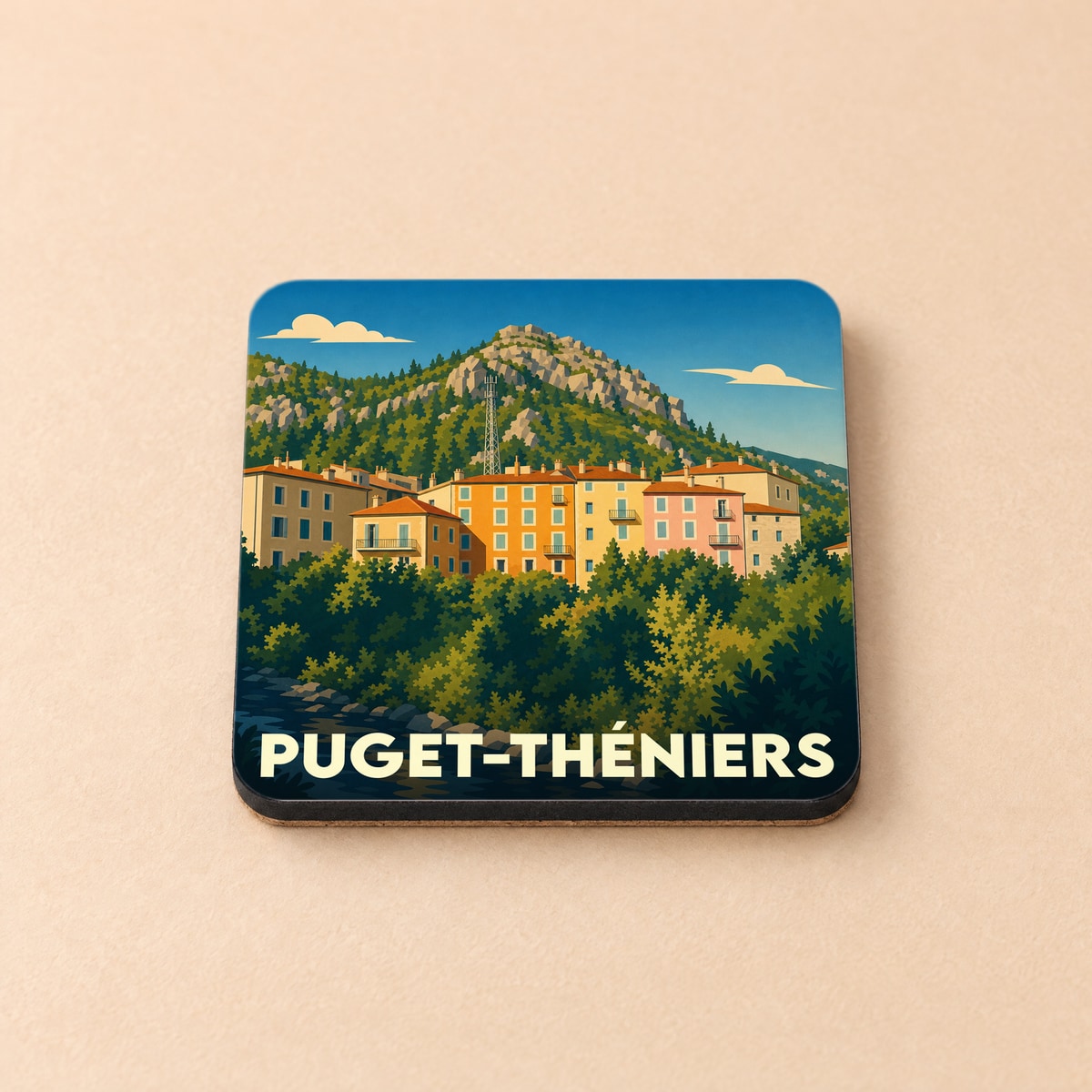Dessous de verre souvenir de la ville de Puget-Théniers avec une illustration colorée et stylisée du village.