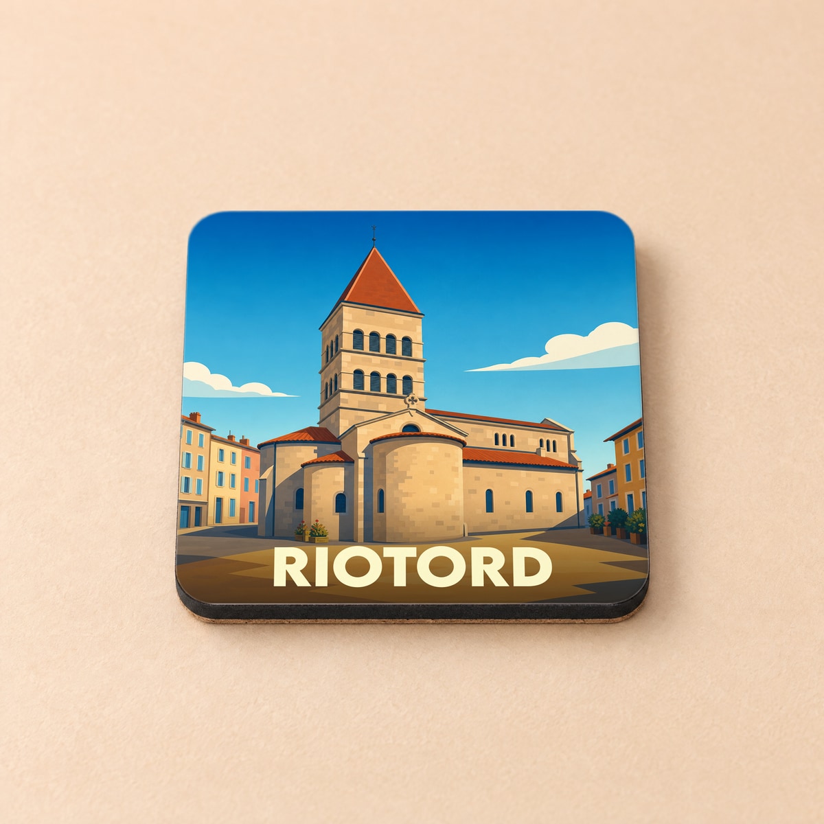 Dessous de verre souvenir de la ville de Riotord avec une illustration stylisée de son église romane.