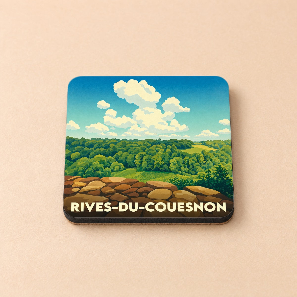 Dessous de verre souvenir de la ville de Rives-du-Couesnon avec une illustration de paysage vallonné.
