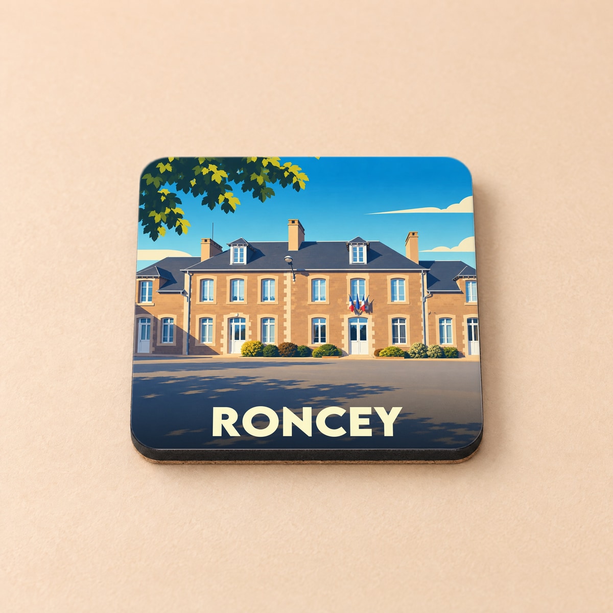 Dessous de verre souvenir de la ville de Roncey avec une illustration stylisée de sa mairie.