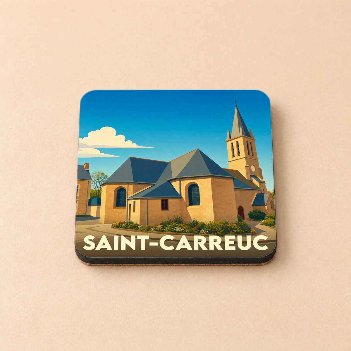 Dessous de verre souvenir de la ville de Saint-Carreuc avec une illustration stylisée de son église.