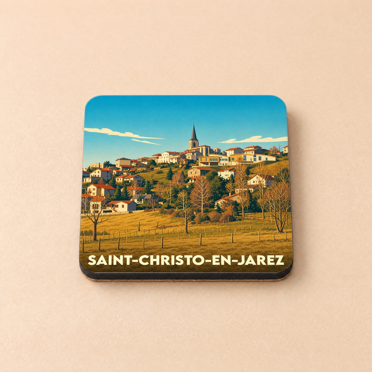 Dessous de verre souvenir de la ville de Saint-Christo-en-Jarez avec une illustration stylisée d'un village perché.