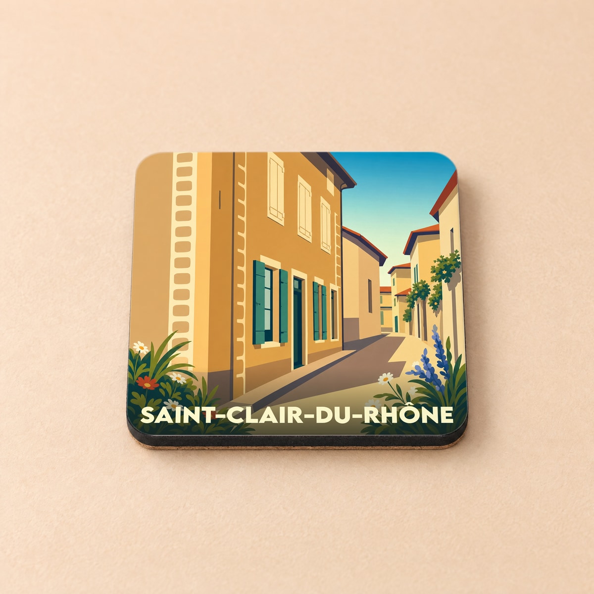 Dessous de verre souvenir de la ville de Saint-Clair-du-Rhône avec une illustration stylisée d'une rue ensoleillée.