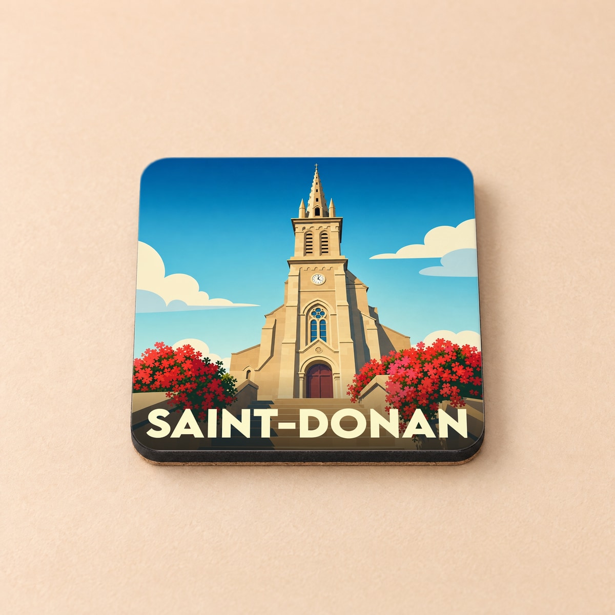 Dessous de verre souvenir de la ville de Saint-Donan avec une illustration stylisée de son église.