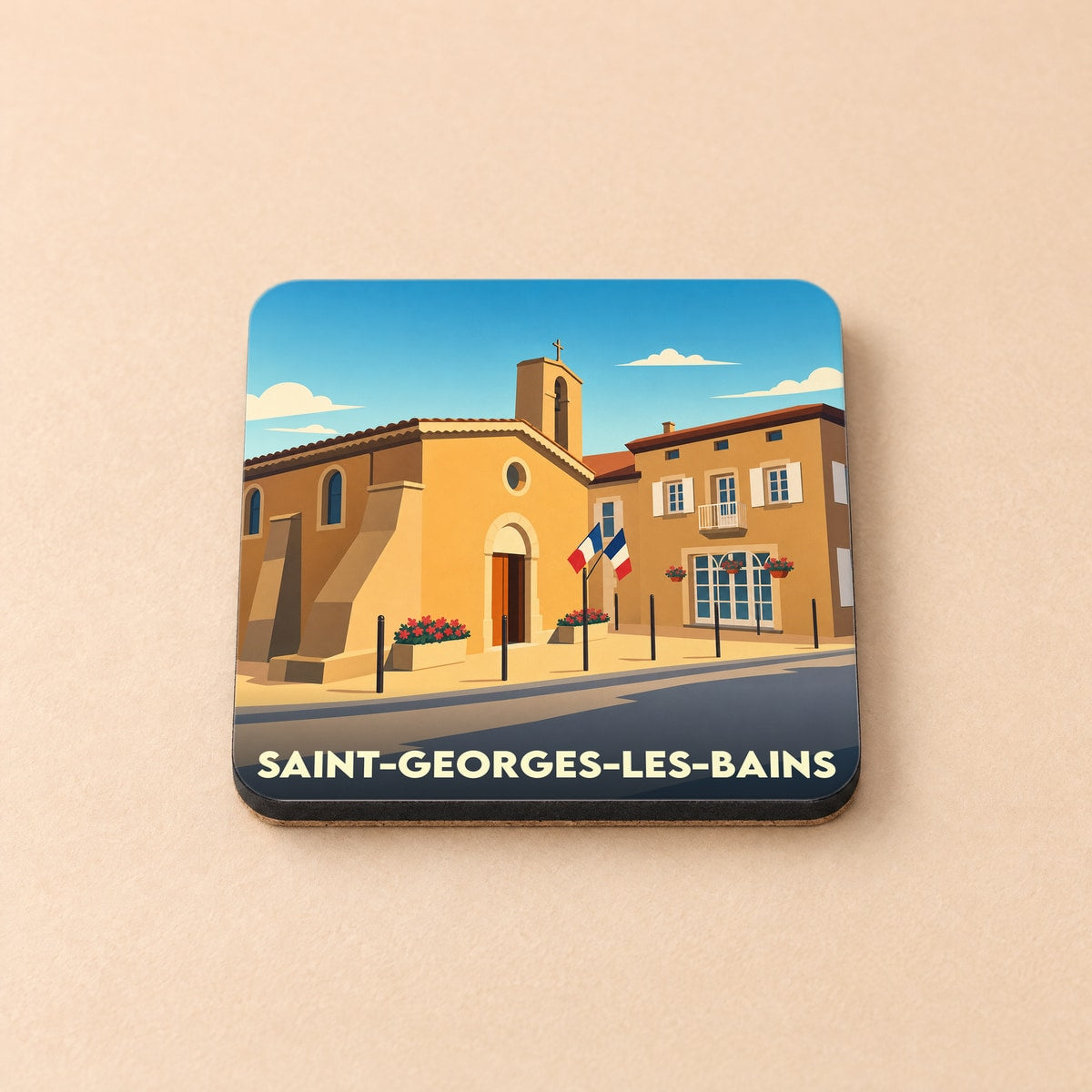 Dessous de verre souvenir de la ville de Saint-Georges-les-Bains avec une illustration stylisée d'une église provençale.