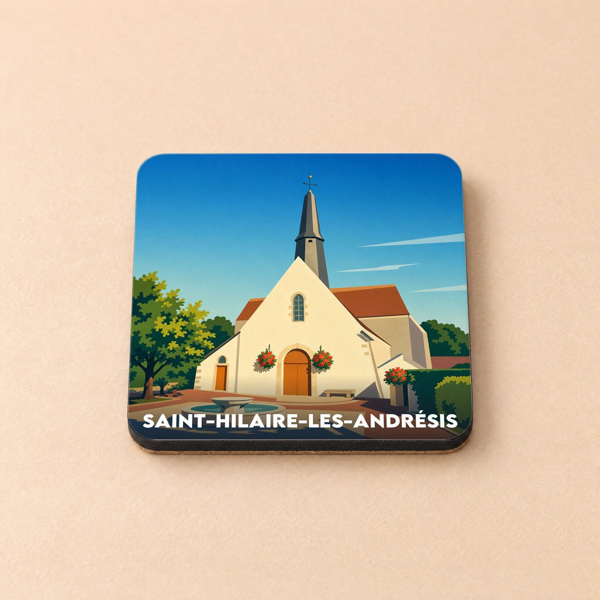 Dessous de verre souvenir de la ville de Saint-Hilaire-les-Andrésis avec une illustration stylisée de son église.