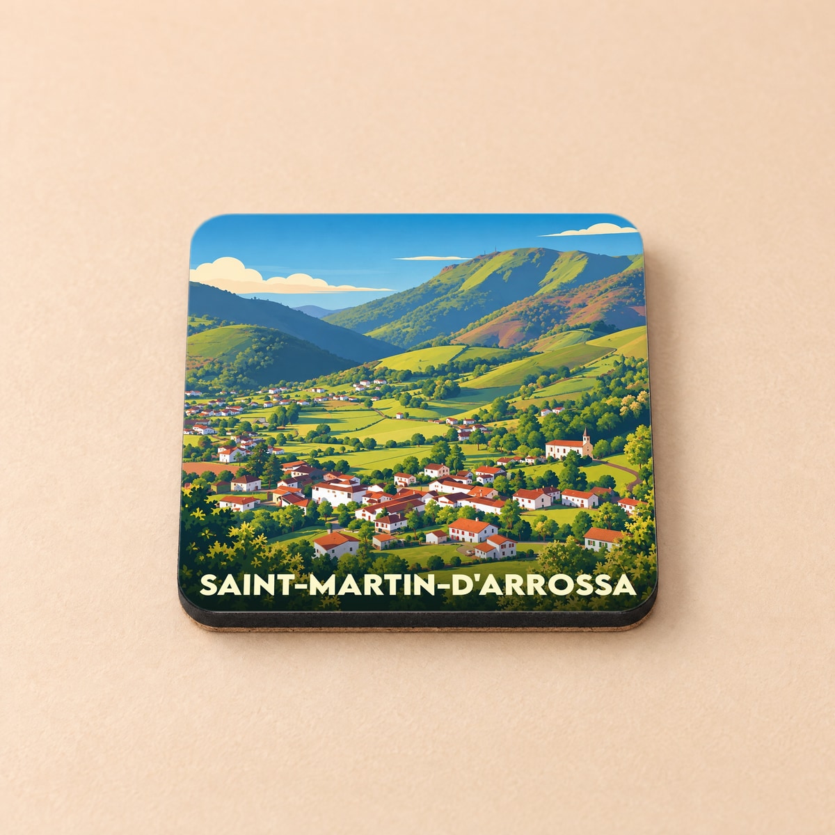 Dessous de verre souvenir de la ville de Saint-Martin-d'Arrossa avec une illustration stylisée d'un paysage de montagne.