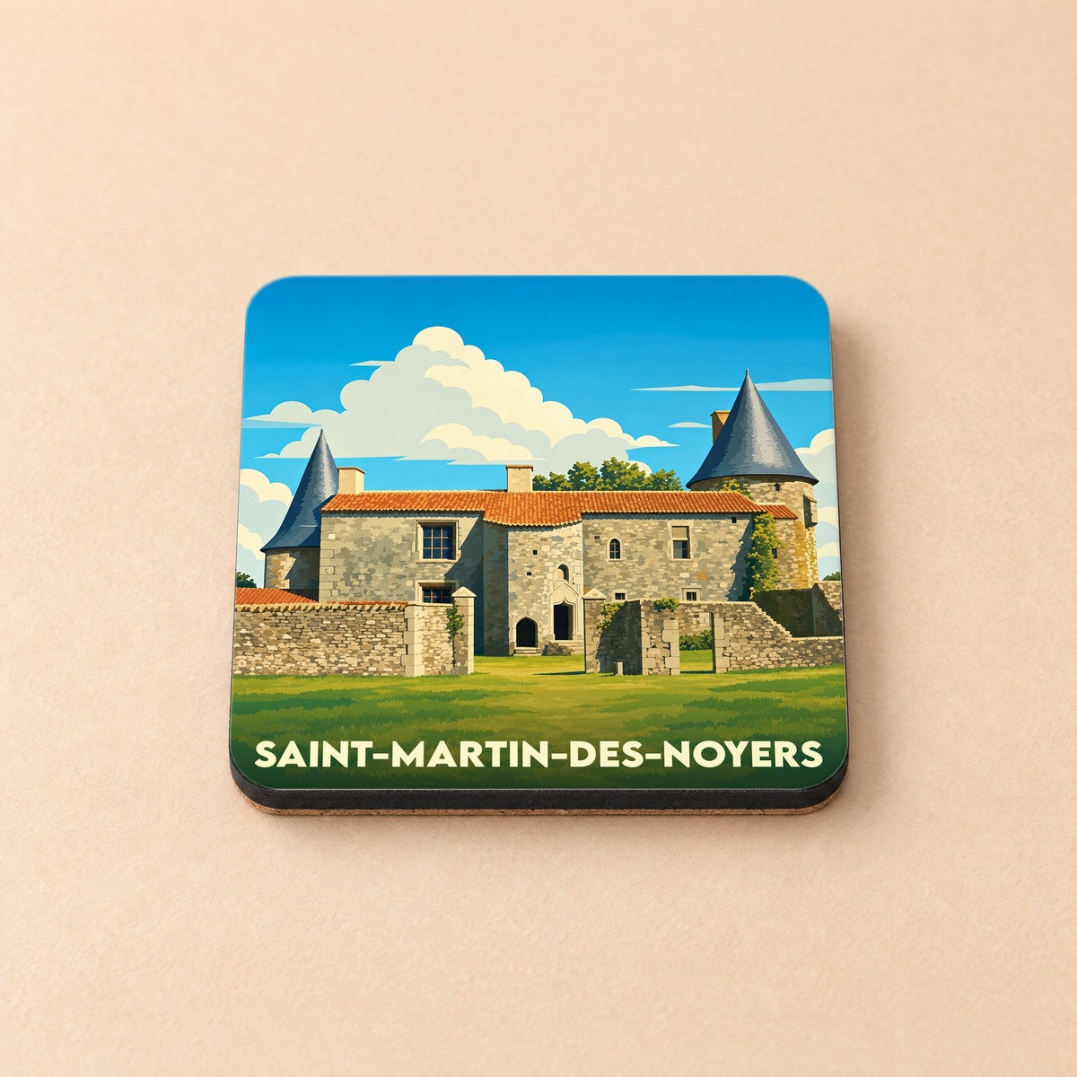 Dessous de verre souvenir de Saint-Martin-des-Noyers avec une illustration stylisée d'un château en pierre.