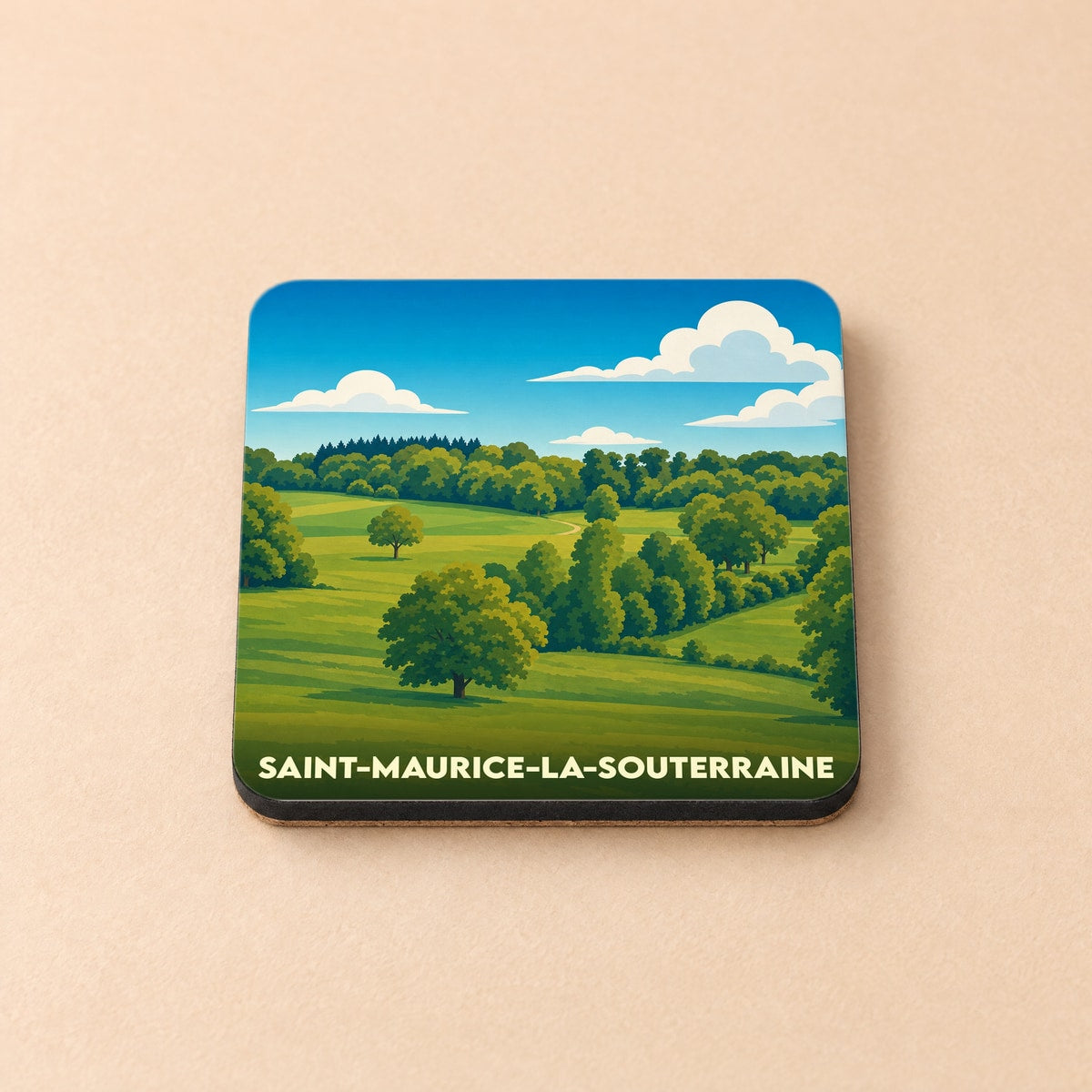 Dessous de verre souvenir de la ville de Saint-Maurice-la-Souterraine avec une illustration de paysage rural stylisée.