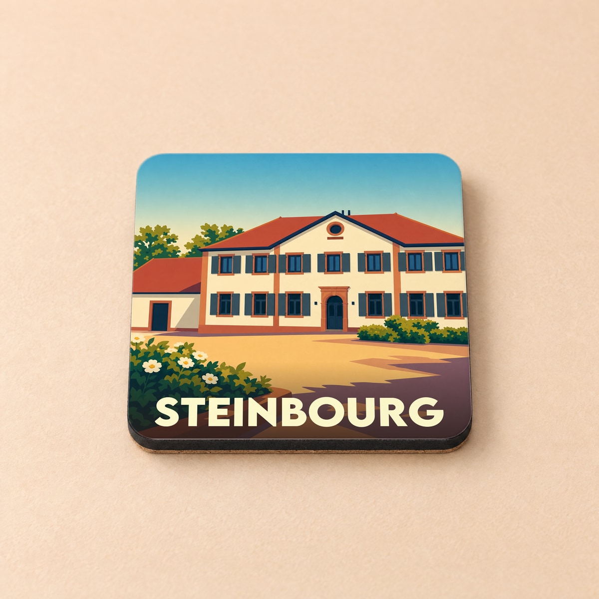 Dessous de verre souvenir de la ville de Steinbourg illustré d'une bâtisse alsacienne dans un style graphique épuré.