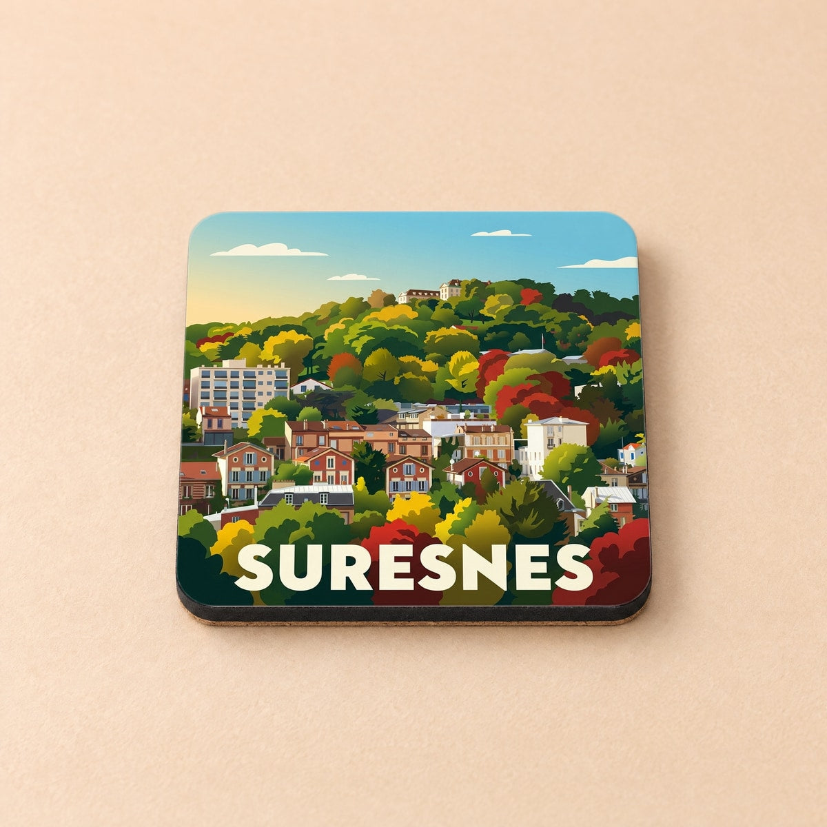 Dessous de verre souvenir de la ville de Suresnes orné d'une illustration colorée et stylisée de ses collines.