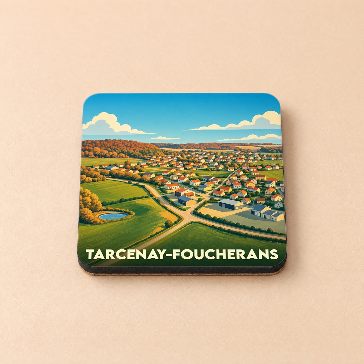 Dessous de verre souvenir de la ville de Tarcenay-Foucherans avec une illustration stylisée de son paysage rural.