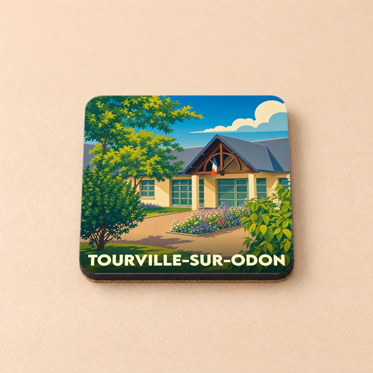 Dessous de verre souvenir de la ville de Tourville-sur-Odon avec une illustration stylisée de sa mairie.