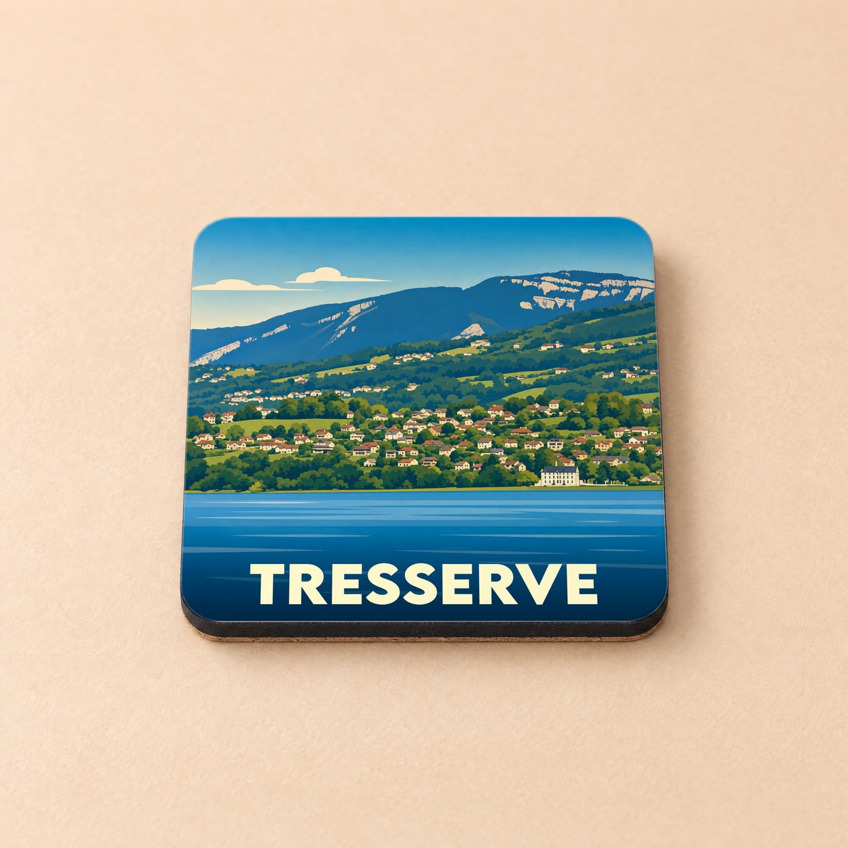 Dessous de verre souvenir de la ville de Tresserve avec une illustration stylisée du lac et des montagnes.