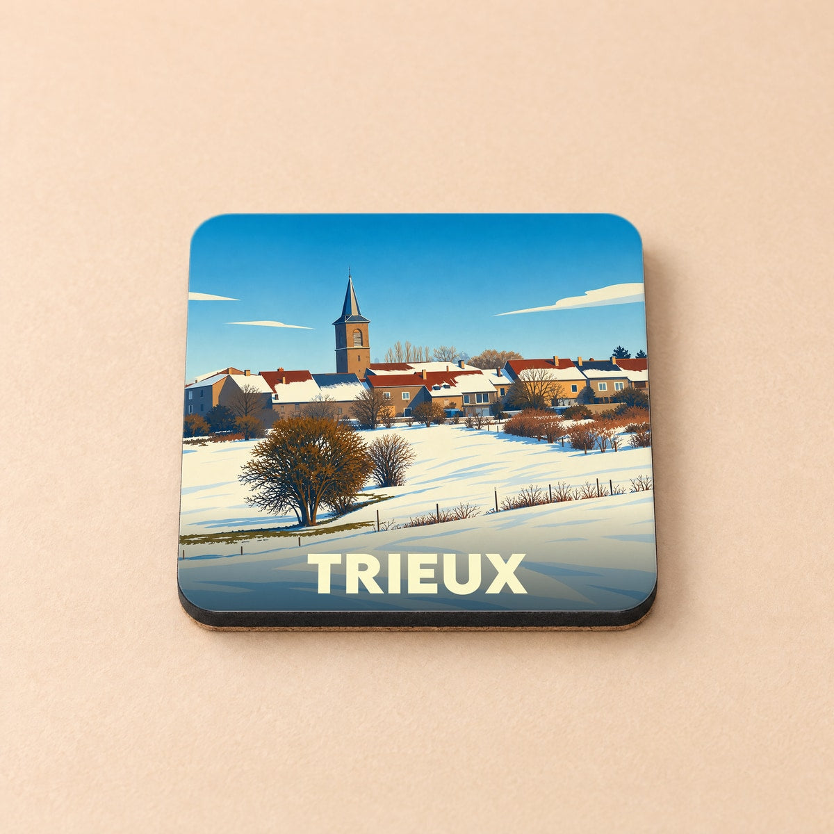 Dessous de verre souvenir de la ville de Trieux illustrant un paysage enneigé avec son église.