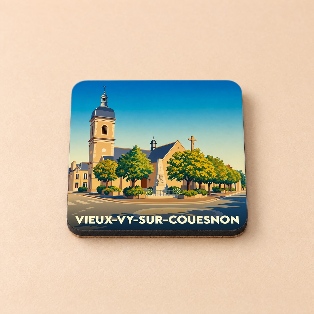 Dessous de verre souvenir de la ville de Vieux-Vy-sur-Couesnon avec une illustration stylisée de son église.