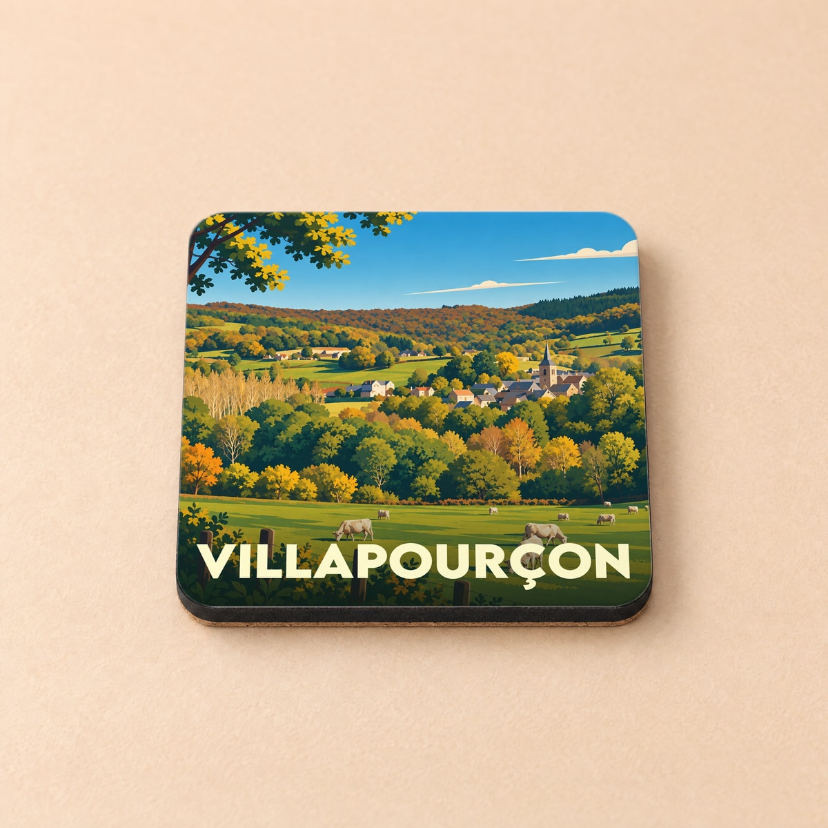 Dessous de verre souvenir de la ville de Villapourçon illustrant un paysage de campagne vallonné avec des vaches.