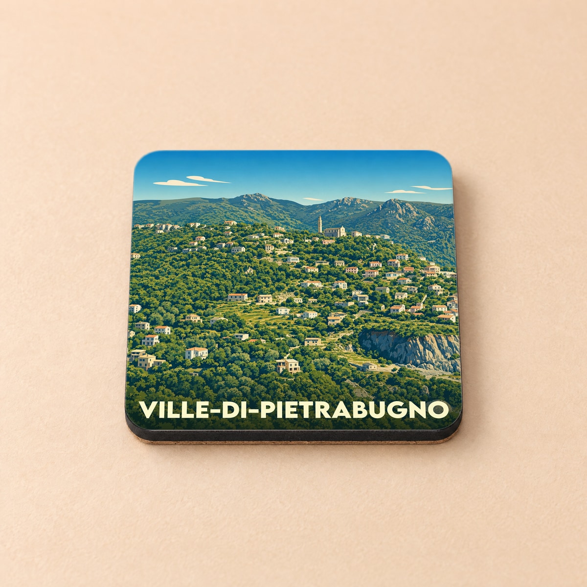 Dessous de verre souvenir de la ville de Ville-di-Pietrabugno avec une illustration stylisée d'un village corse à flanc de montagne.