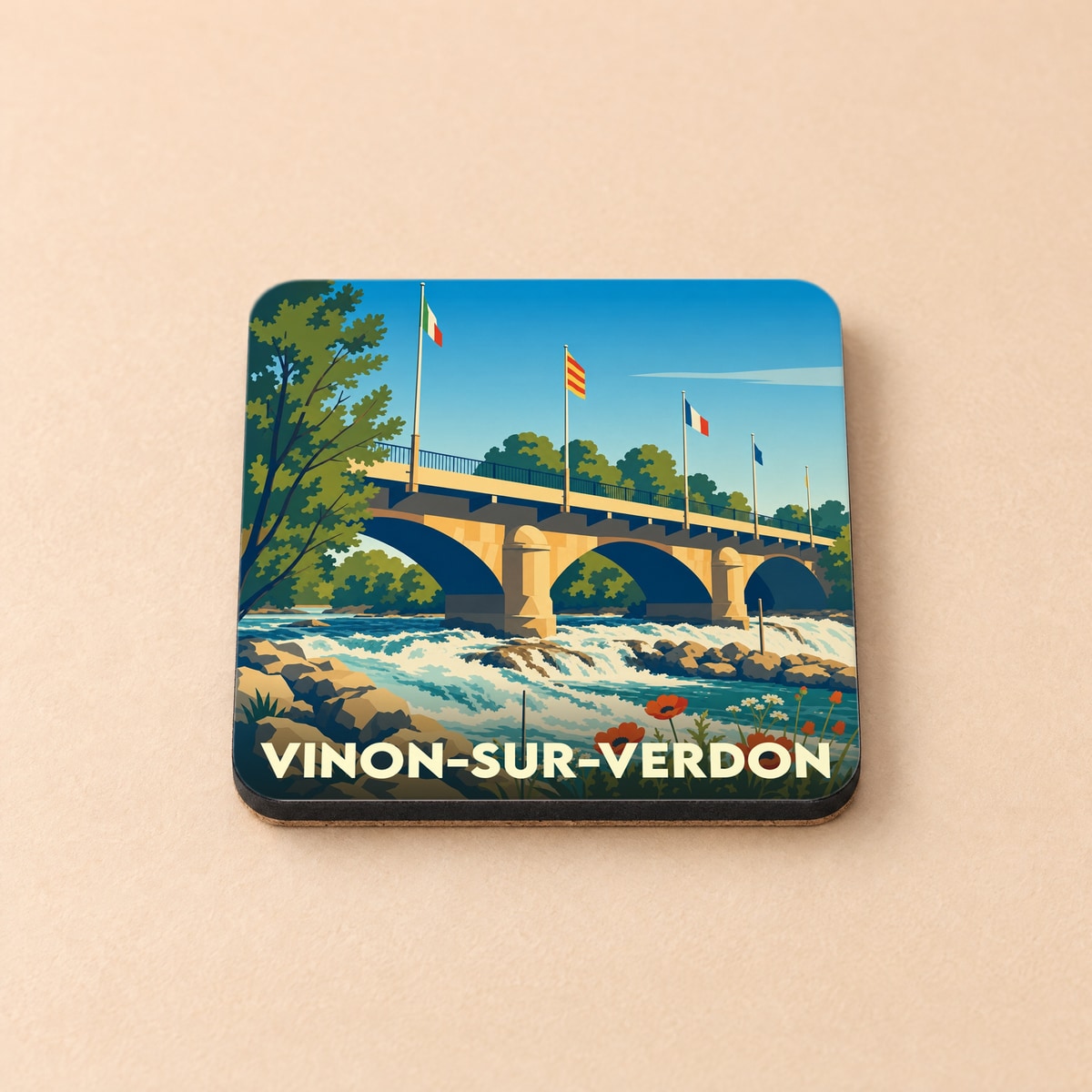 Dessous de verre souvenir de la ville de Vinon-sur-Verdon avec une illustration stylisée de son pont et de la rivière.