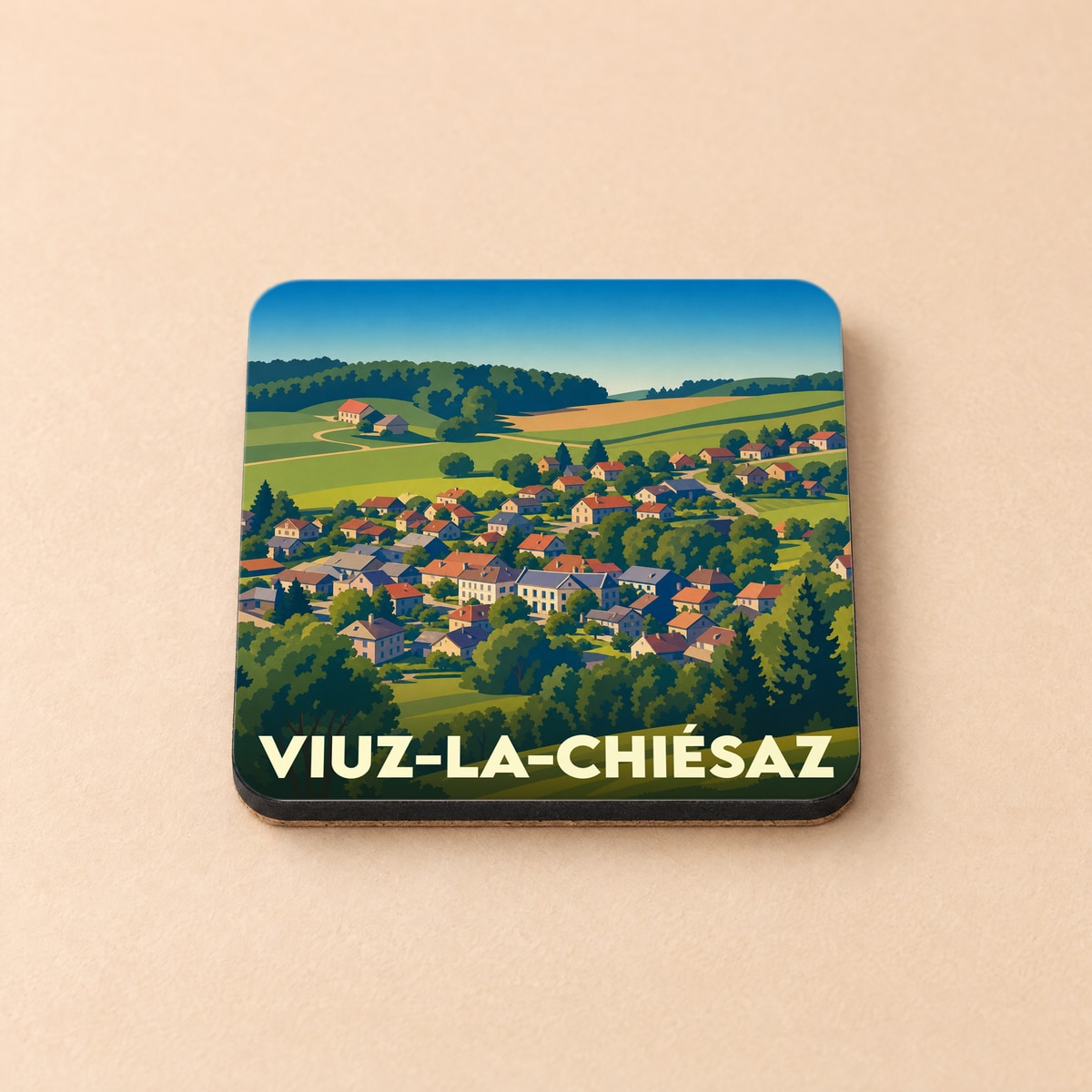 Dessous de verre souvenir de la ville de Viuz-la-Chiésaz avec une illustration stylisée de son paysage vallonné.
