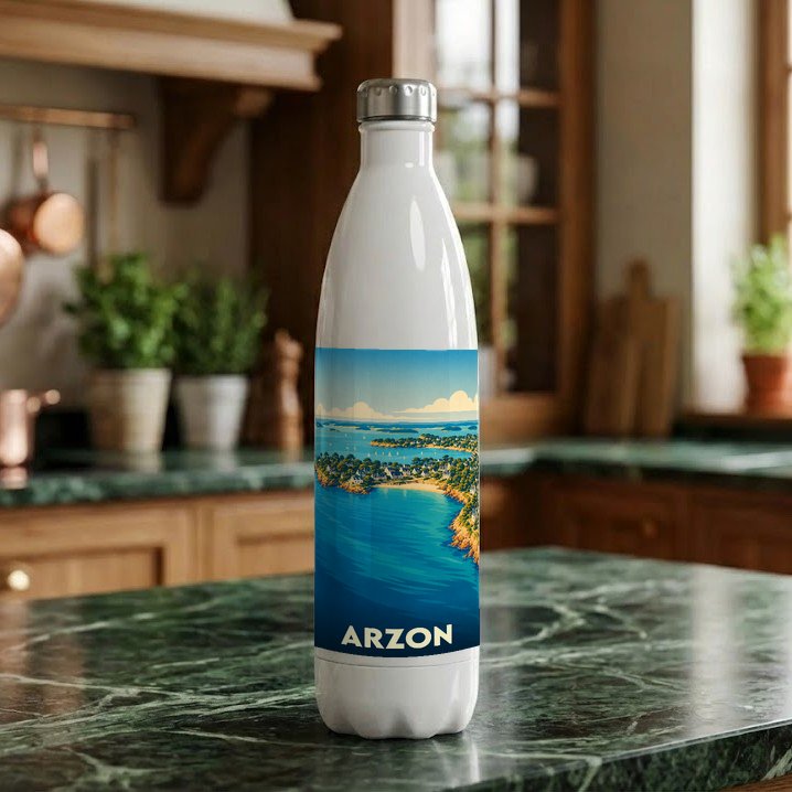 Gourde blanche souvenir de la ville d'Arzon ornée d'une illustration côtière stylisée.