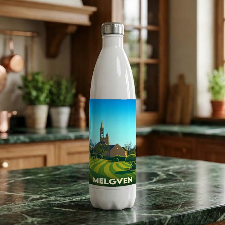 Gourde blanche souvenir de la ville de Melgven avec une illustration stylisée de son église et de ses paysages.
