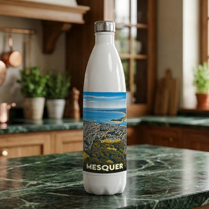 Gourde souvenir de la ville de Mesquer avec une illustration paysagère stylisée.