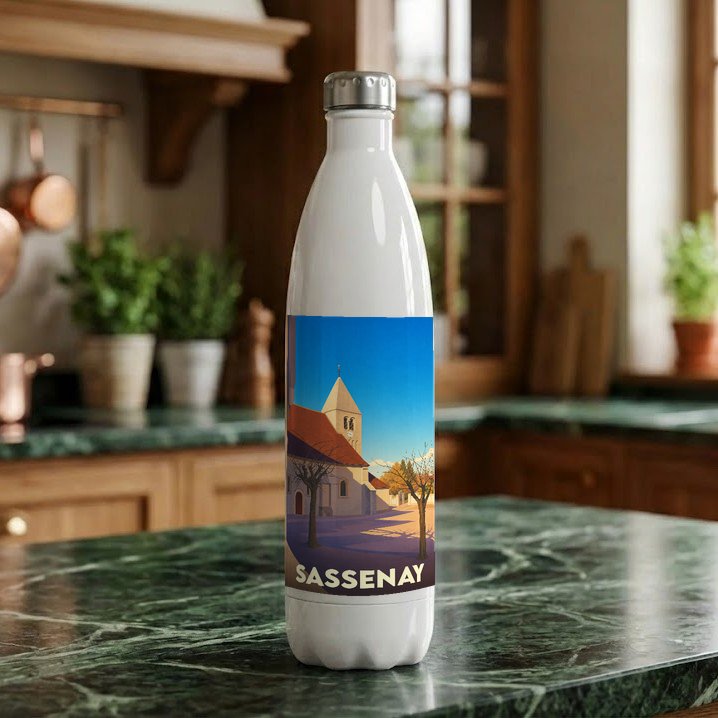 Gourde souvenir blanche de la ville de Sassenay avec une illustration stylisée de son église.