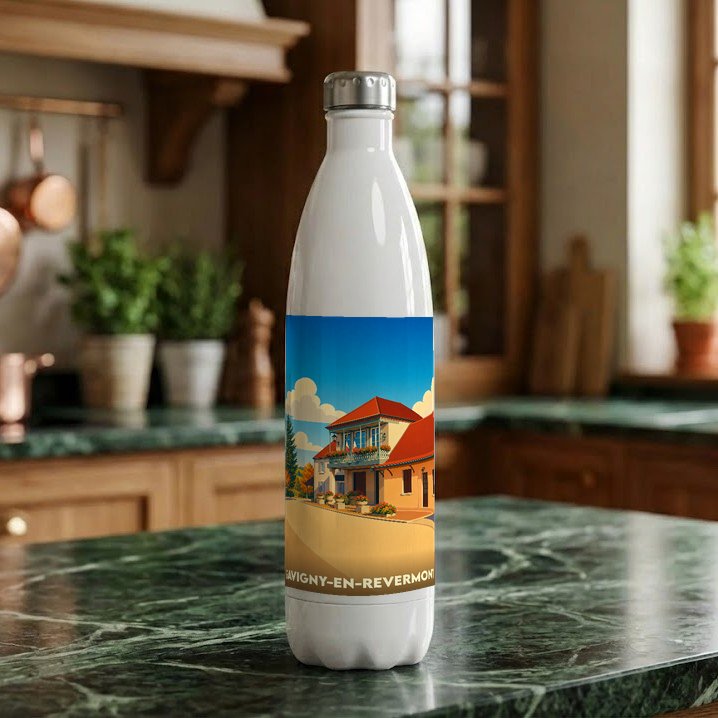 Gourde blanche souvenir de la ville de Savigny-en-Revermont avec une illustration stylisée d'un paysage urbain.