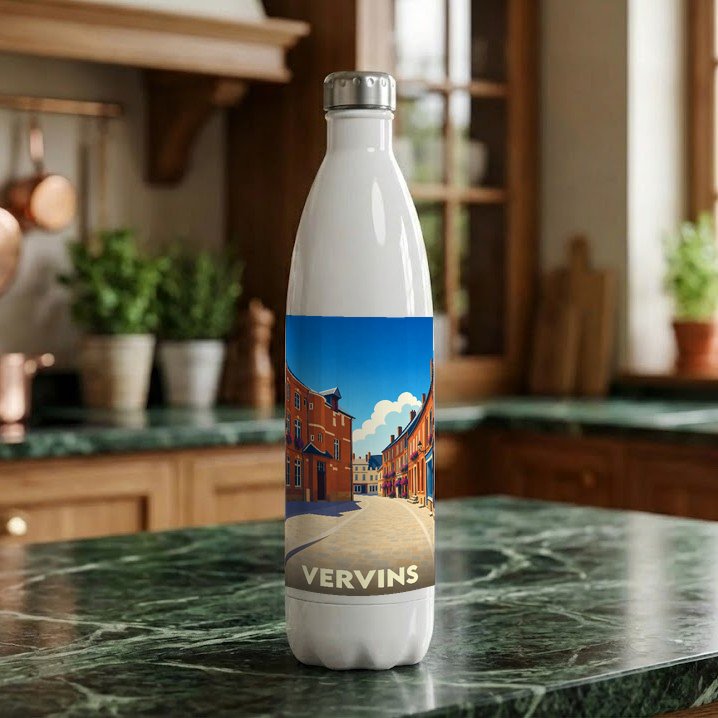 Gourde blanche souvenir de la ville de Vervins ornée d'une illustration stylisée de ses rues pittoresques.